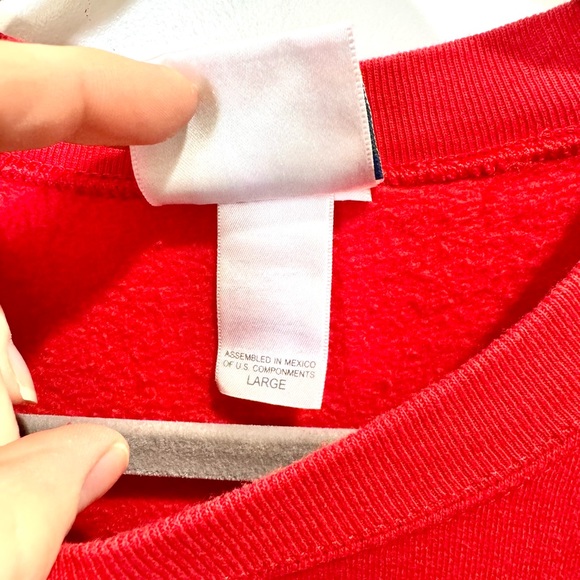 UNIVERSAL VINTAGE RED CREWNECK LOGO SWEATSHIRT - Picture 4 of 6